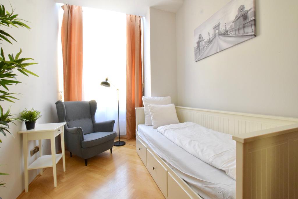 Standerd Apartment By Hi5 - Lovag Family Suites Budapeszt Zewnętrze zdjęcie