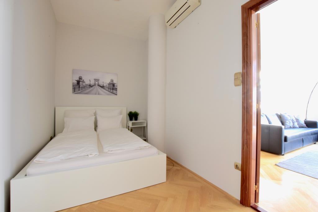 Standerd Apartment By Hi5 - Lovag Family Suites Budapeszt Zewnętrze zdjęcie