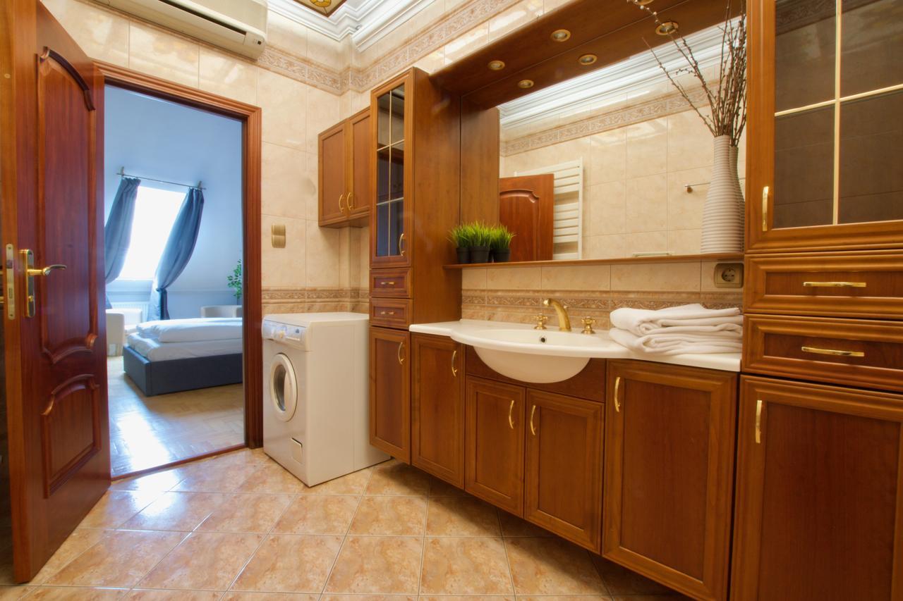 Standerd Apartment By Hi5 - Lovag Family Suites Budapeszt Zewnętrze zdjęcie